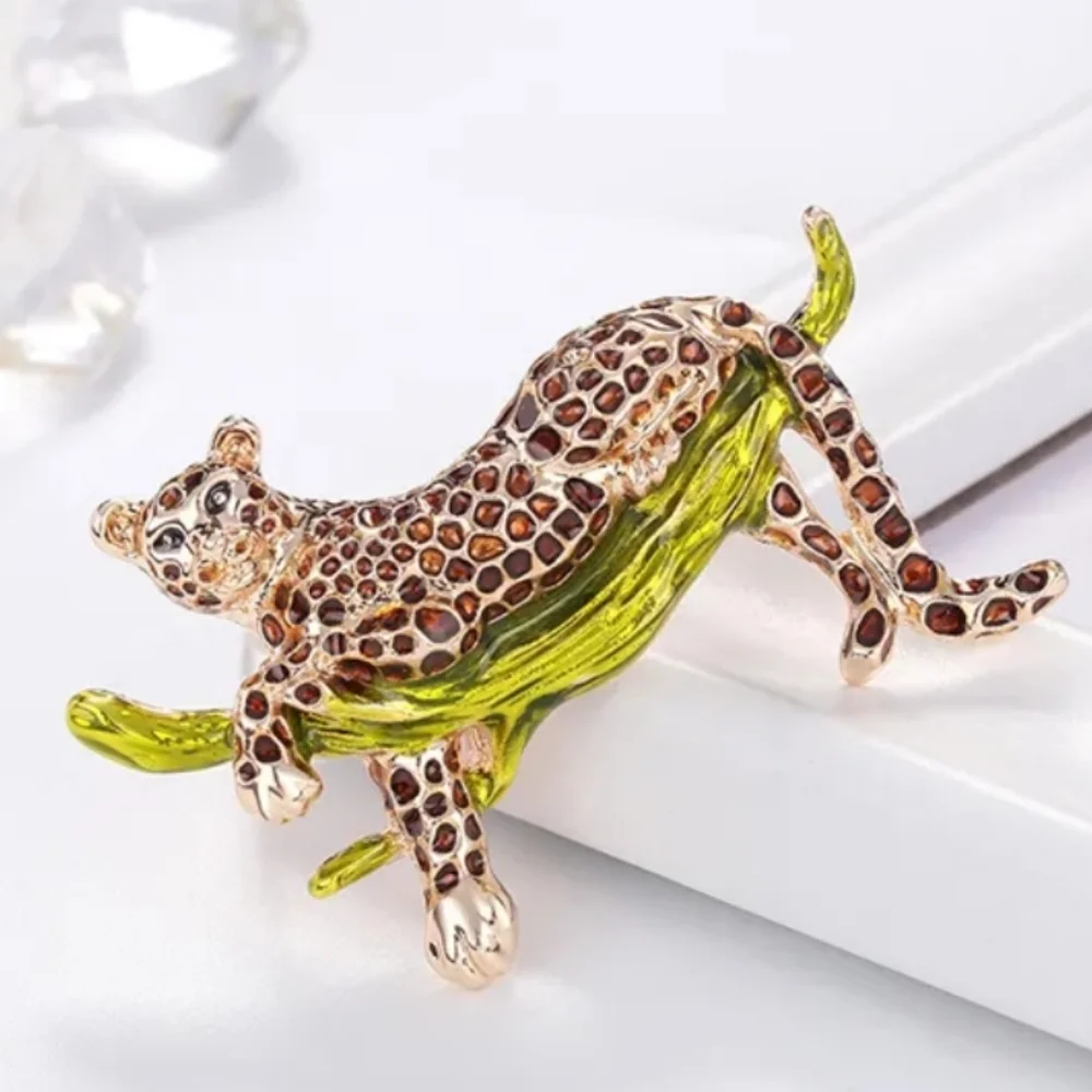 Leopard cat on branch brooch pin vintage style New enamel - Picture 15 of 15